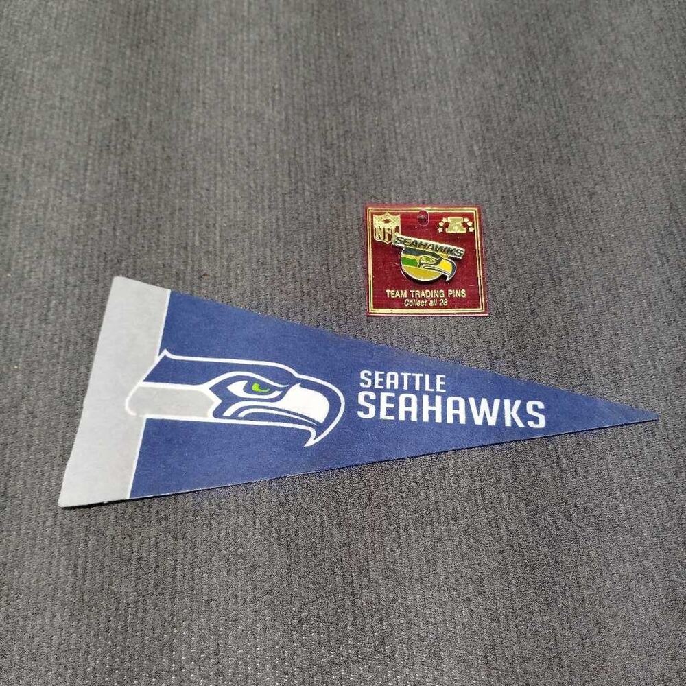 SVintage Seattle Seahawks NFL Mini Pennant Flag & Team Trading Pin Set 9"